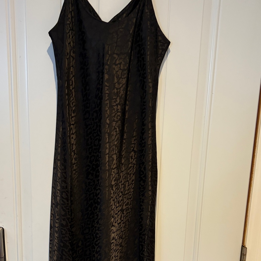 Elegant Black Slip Dress - Picture 9 of 10